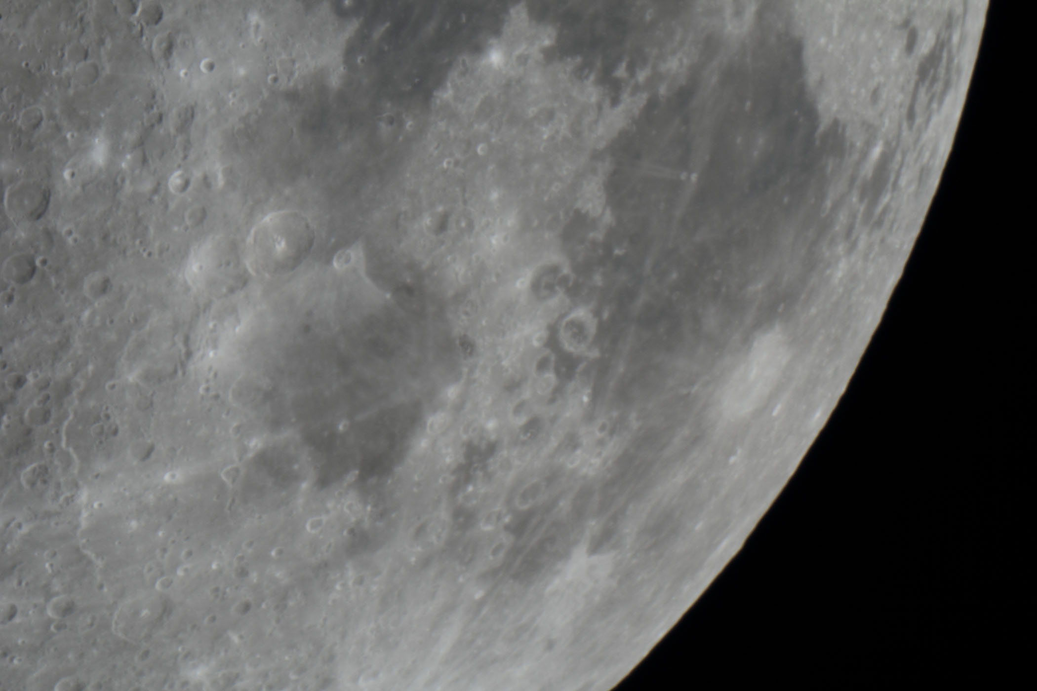 『月(月齢9.2)神酒の海・豊かの海付近』(2025年11月29)