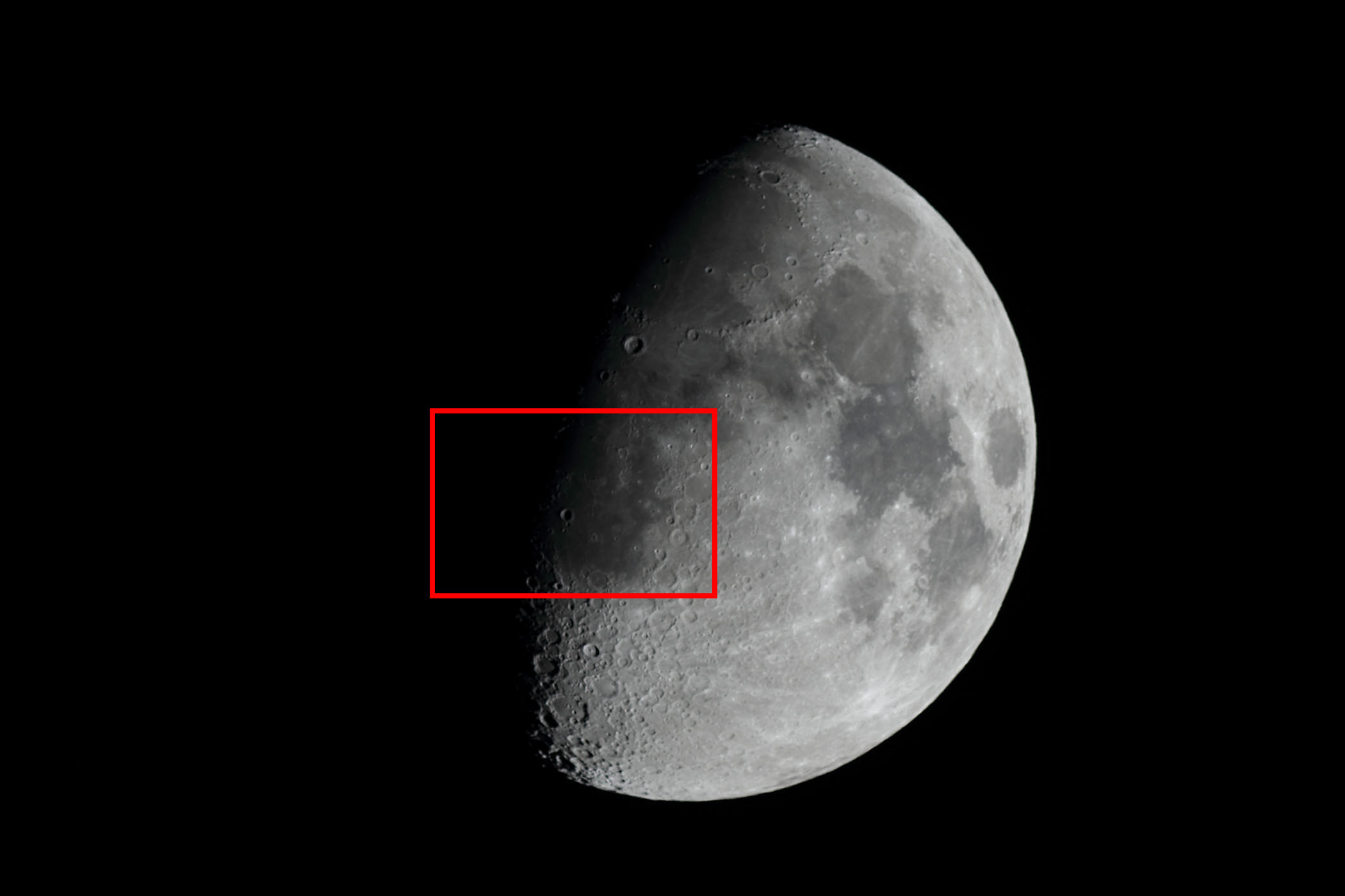 『月(月齢9.4)雲の海付近』(2025年12月29日)