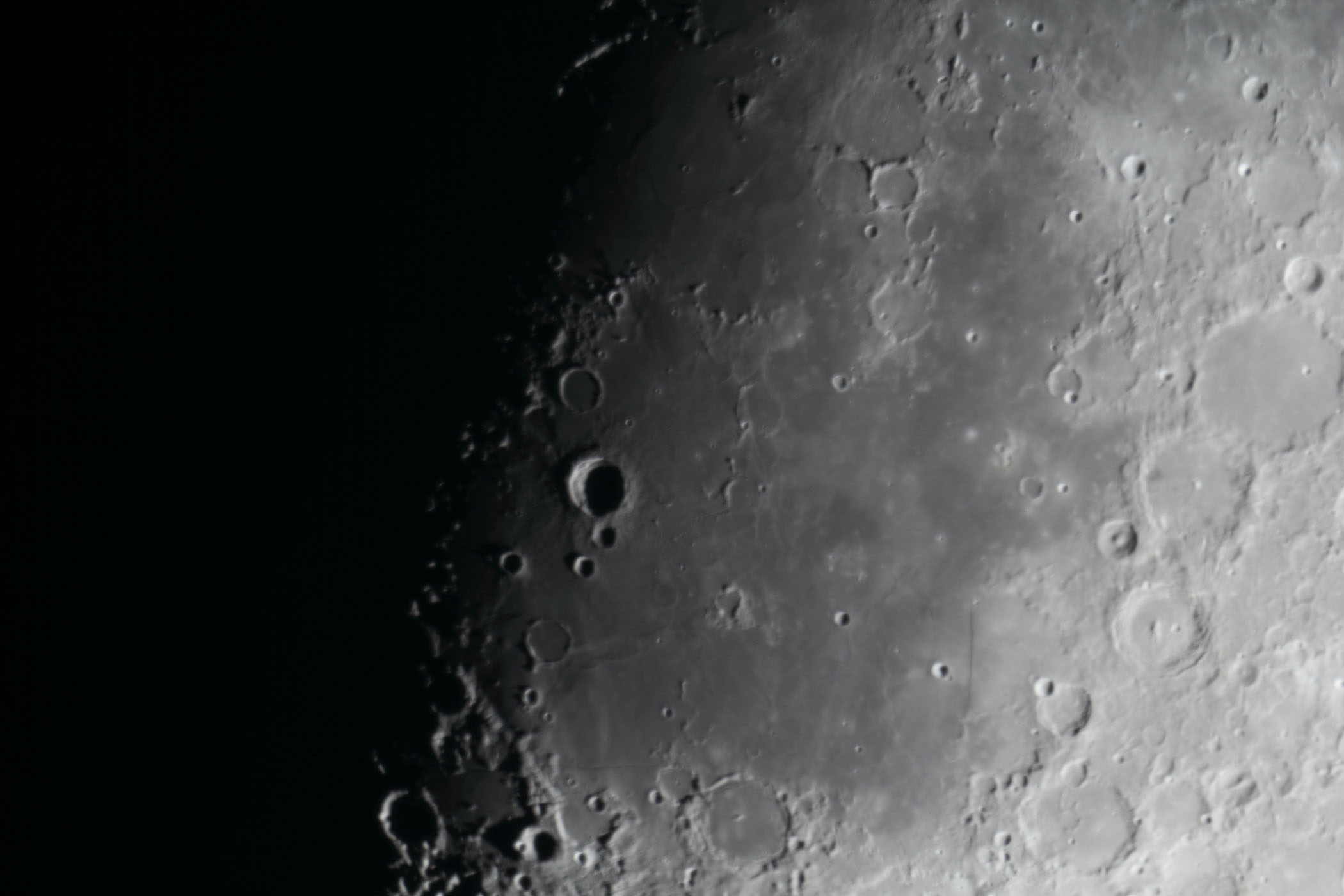 『月(月齢9.4)雲の海付近』(2025年12月29日)