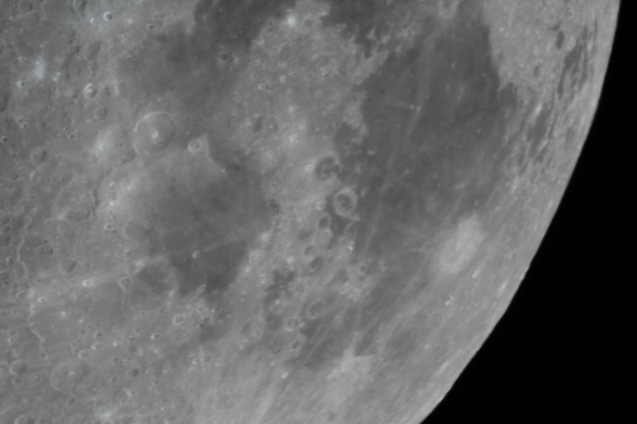 『月(月齢9.4)神酒の海・豊かの海付近』(2025年12月29日)