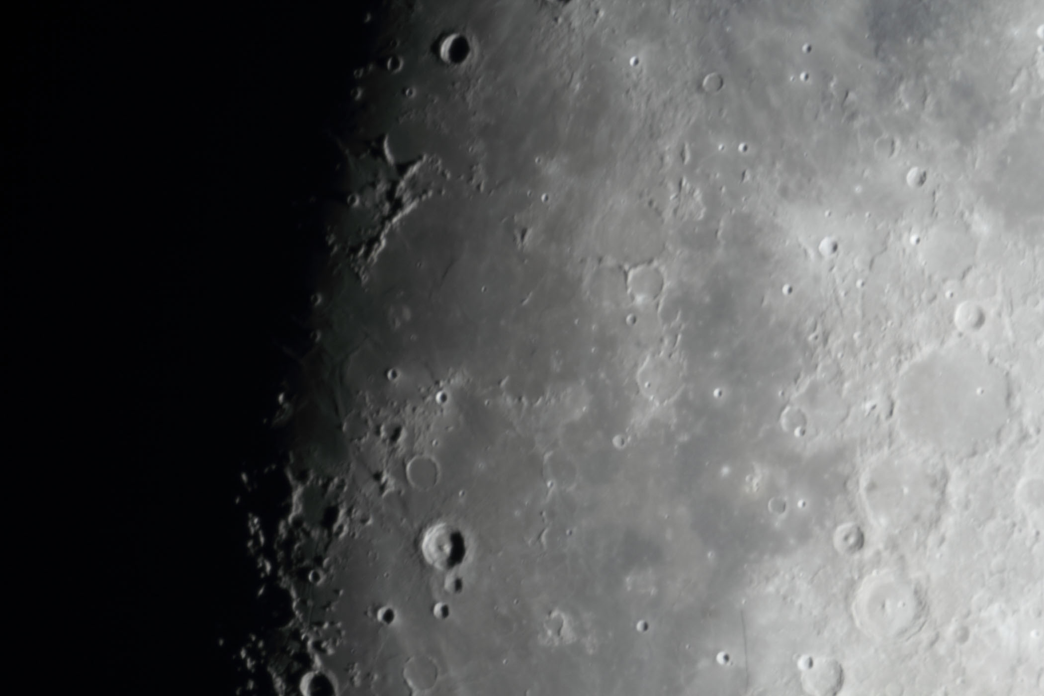 『月(月齢9.7)雲の海付近』(2026年1月28日)